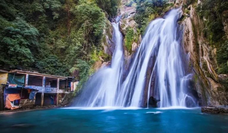 Valley-of-Kempty-Falls-Uttarakhand